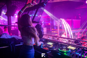 NA SLOVÍČKO | Dj-ing v rukách ženy