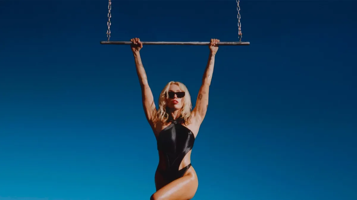 GEEK NEWZ: V Nitre vzniká nová akčná hra a Miley Cyrus prináša 8. štúdiový album!